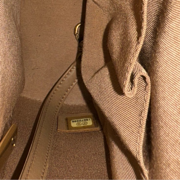 CHANEL 2018 Large Boy Diamond Quilted Leather bag in Beige - Picture 16 of 16